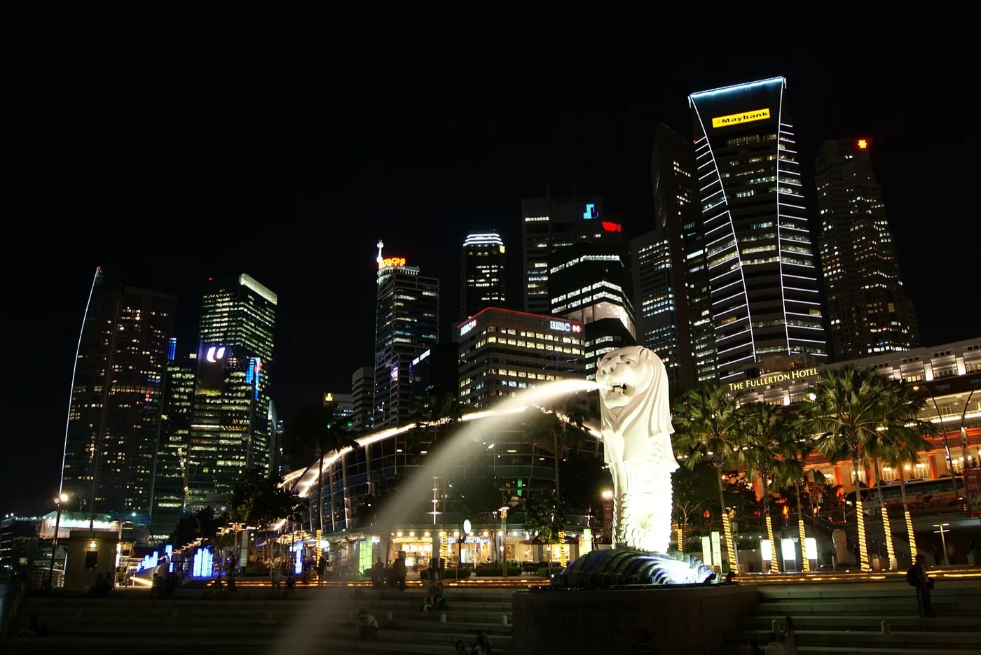 The Merlion and the Singapore skyline